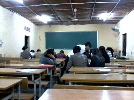 Ngao ngán thực trạng lớp tại chức